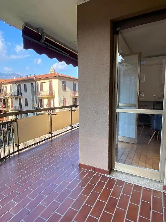The Charme - Modern Apartment In Como With Balcony