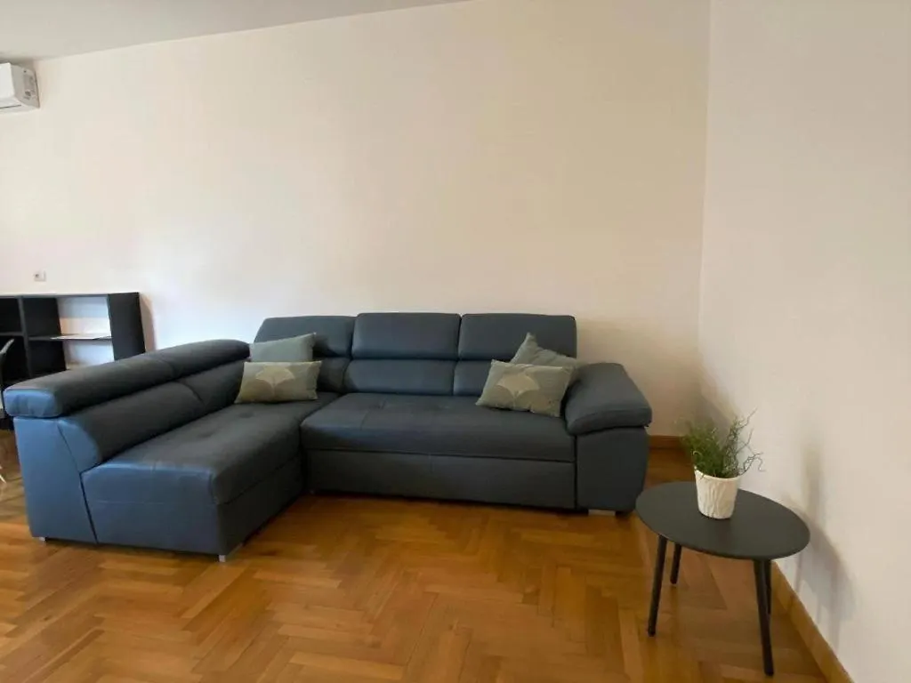 The Charme - Modern Apartment In Como With Balcony