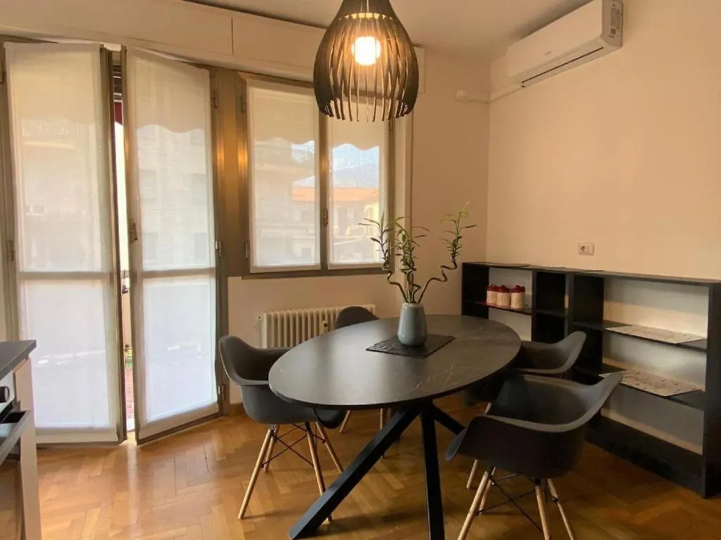 The Charme - Modern Apartment In Como With Balcony