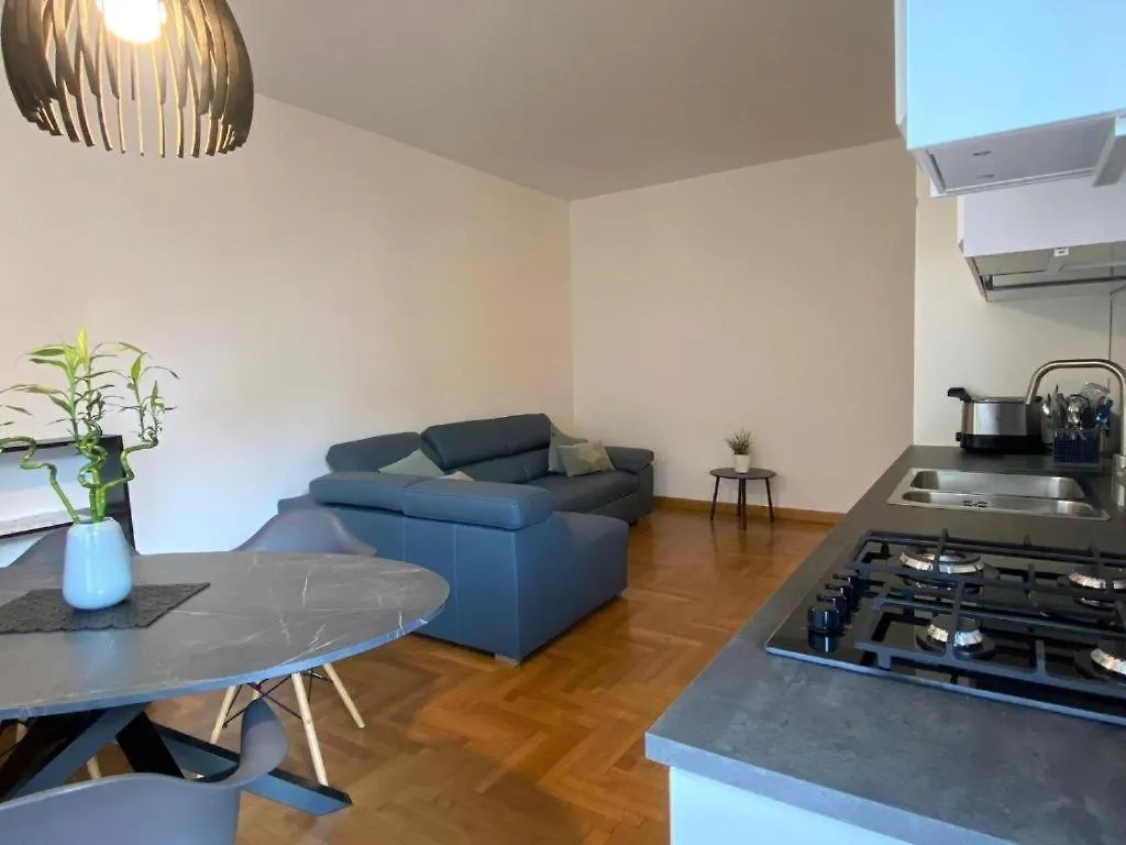 The Charme - Modern Apartment In Como With Balcony Италия