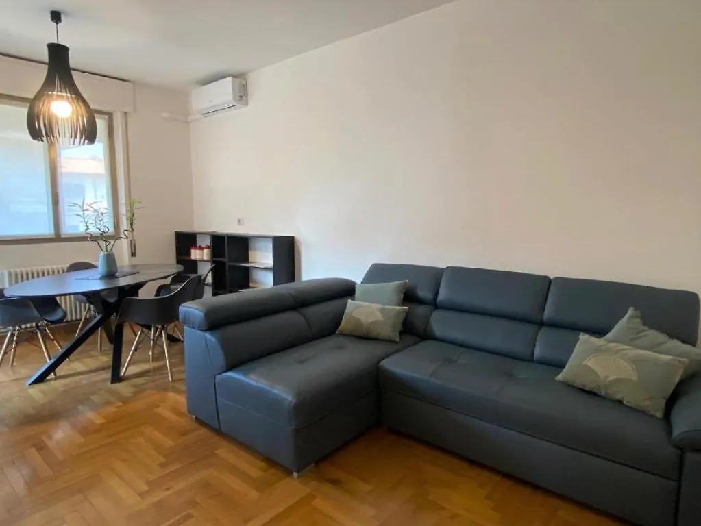 The Charme - Modern Apartment In Como With Balcony