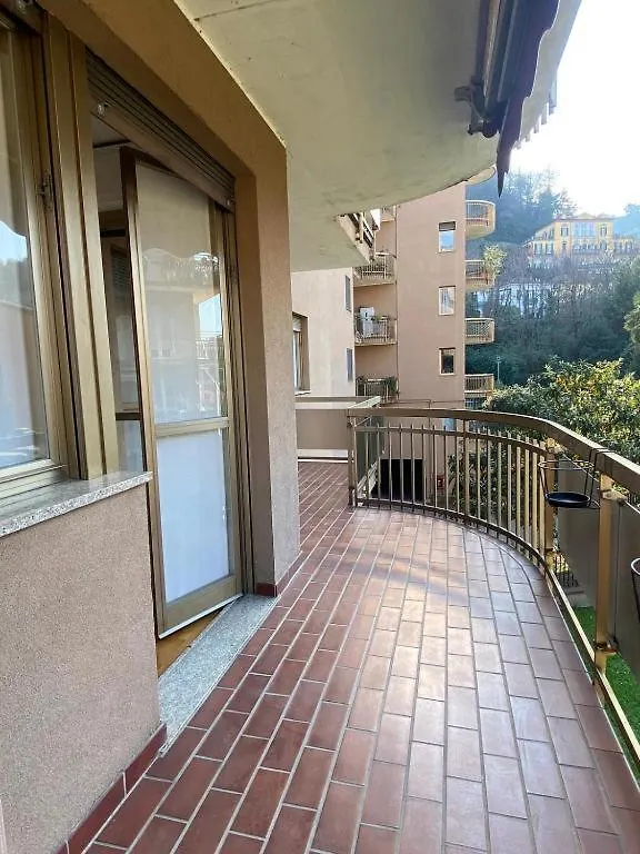 The Charme - Modern Apartment In Como With Balcony Италия
