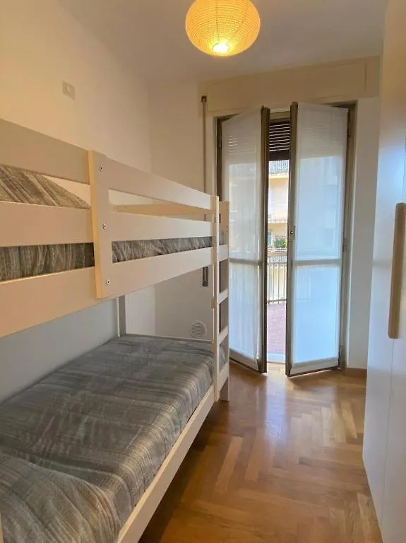 The Charme - Modern Apartment In Como With Balcony