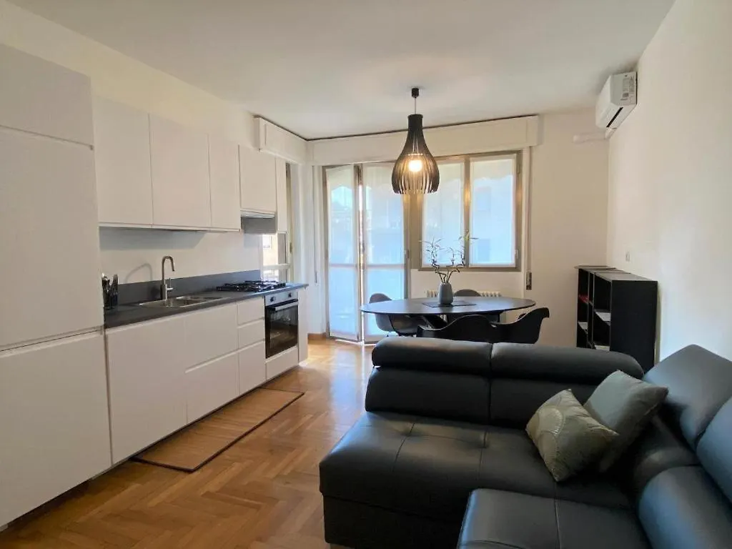 The Charme - Modern Apartment In Como With Balcony 0*,